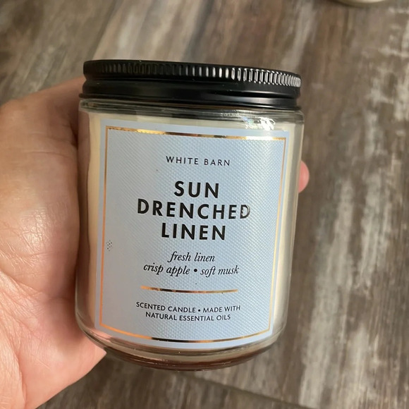 NWT Bath & Body Works White Barn Single Wick Candle - Picture 2 of 10